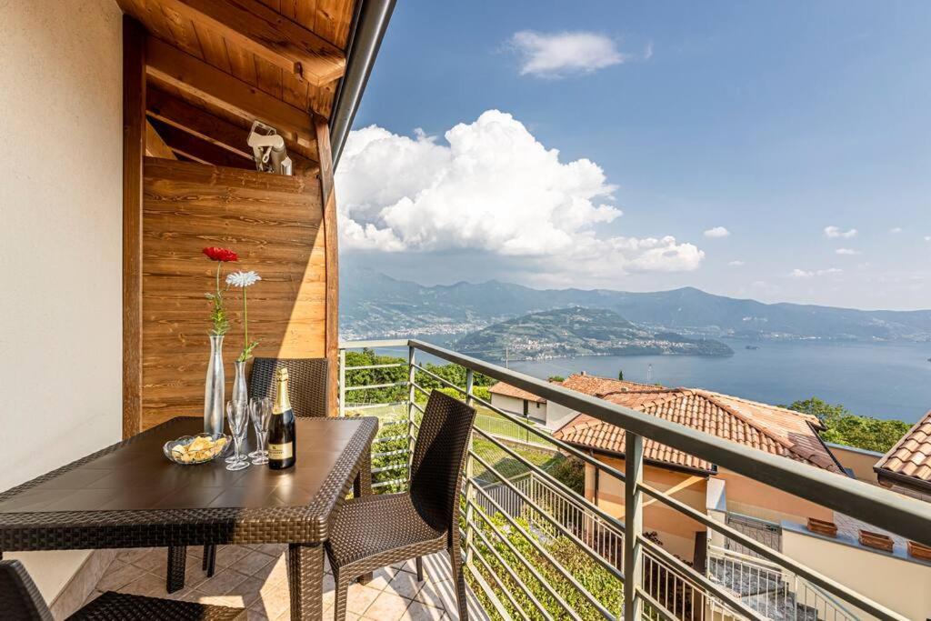 La Dolce Vita - Vista Lago E Piscina Parzanica Eksteriør bilde