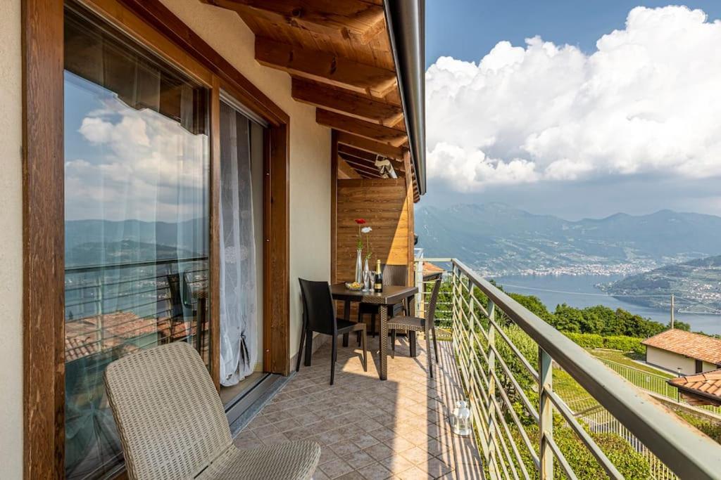 La Dolce Vita - Vista Lago E Piscina Parzanica Eksteriør bilde