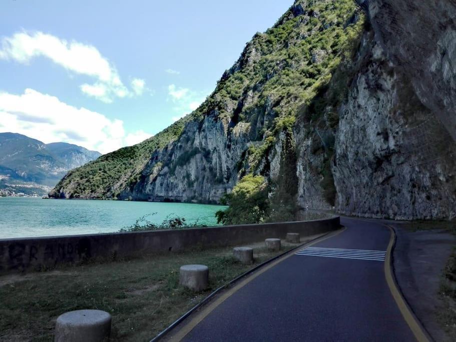 La Dolce Vita - Vista Lago E Piscina Parzanica Eksteriør bilde